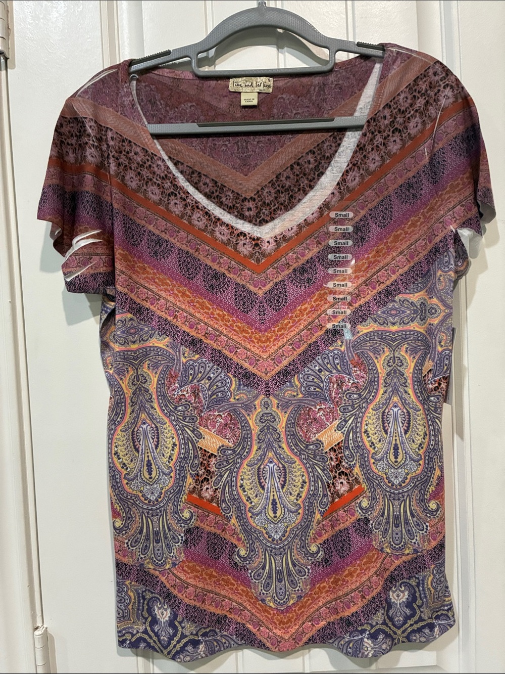 live and let live Multicolor Paisley Chevron V-Neck Short Sleeve Top NWT